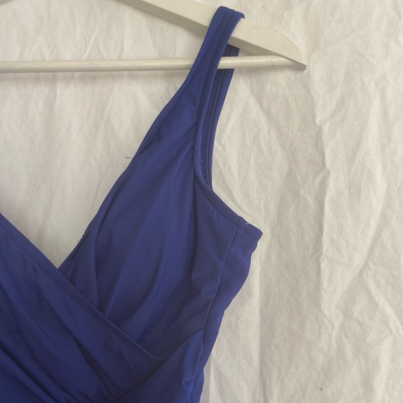 Miraclesuit Blue One Piece with Slimming Ruching Size 10 - Picture 9 of 16